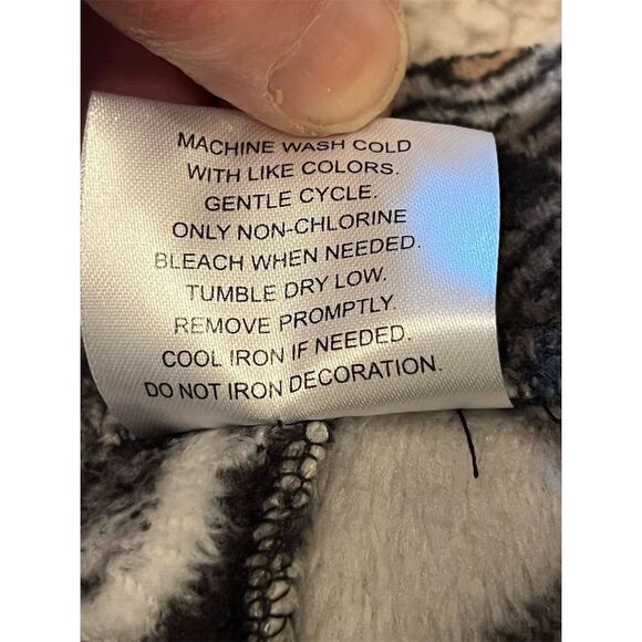 Disney Mickey Mouse Women's Plaid Sleep Shorts Black Size M fuzzy comfy core NWT - Picture 6 of 16